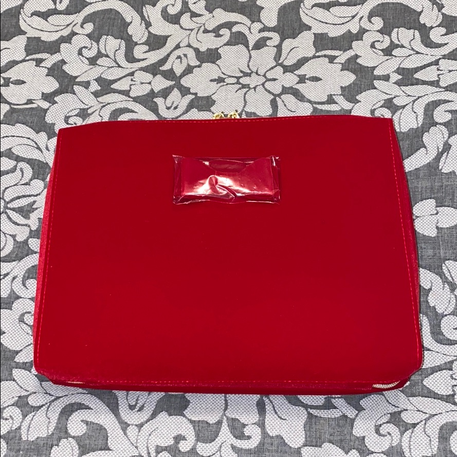 Este Lauder Red Velvet Makeup Bag Brand New
